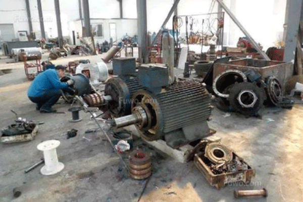 西安西瑪電機驅(qū)動軸修理中軸向間隙的測量。